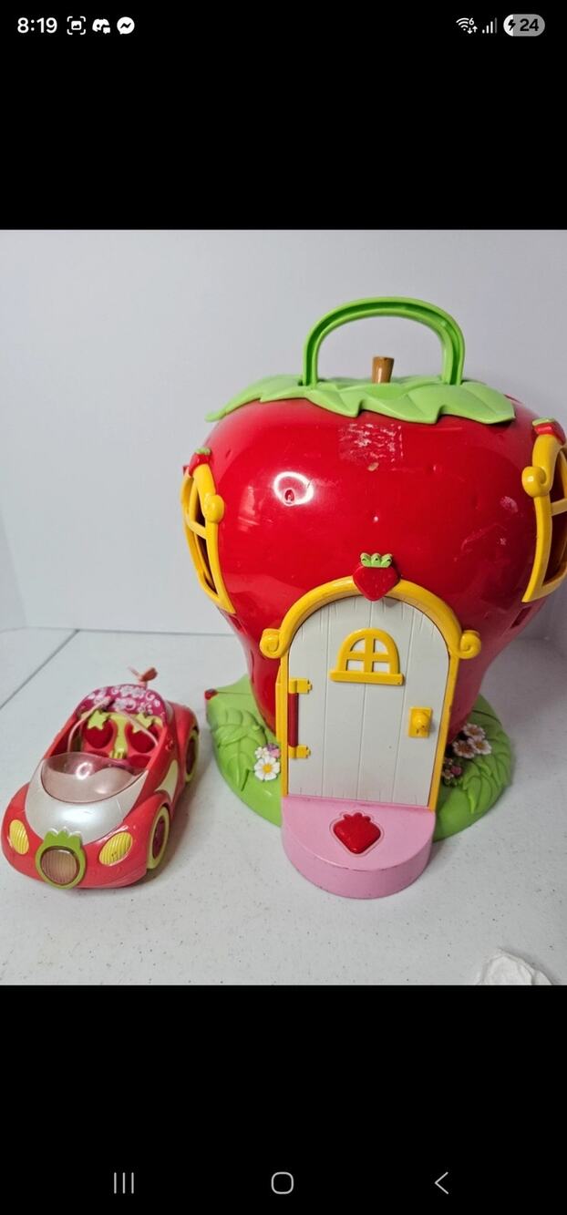 Vintage Strawberry Shortcake house and car